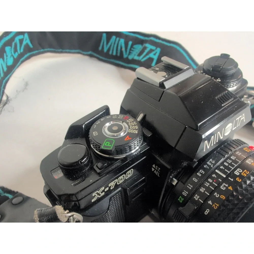 Minolta X-700 35mm Film SLR Camera Kit with 28mm Lens